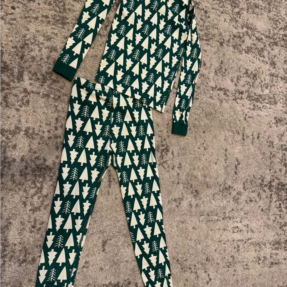 Hanna Andersson Holiday Tree Pajama Set – Size 150 cm (US 12)